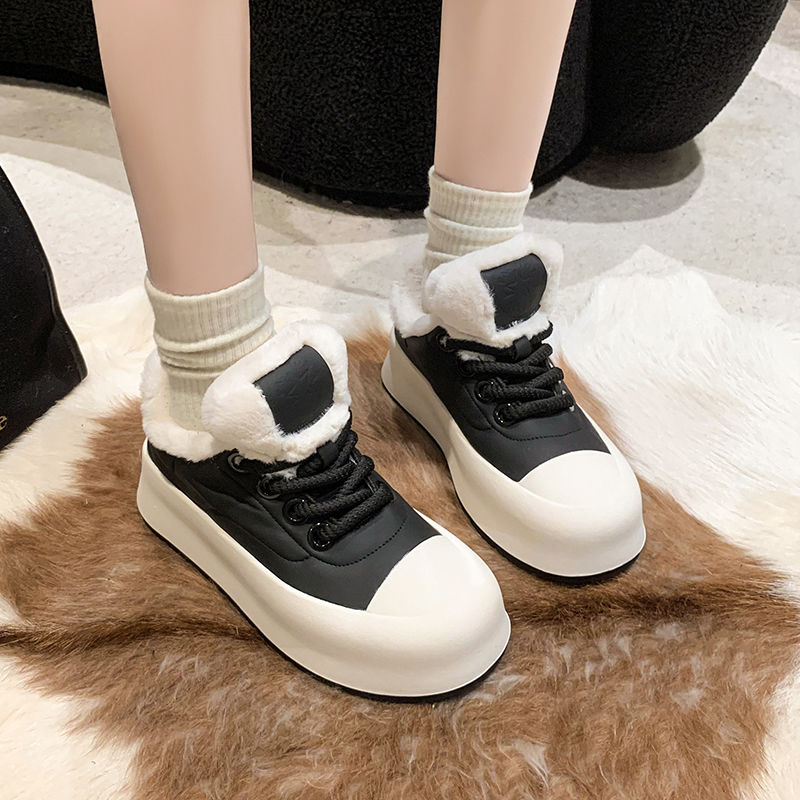 Vintage Luxe: Timeless Women’s Sneakers with a Touch of Luxury 2024