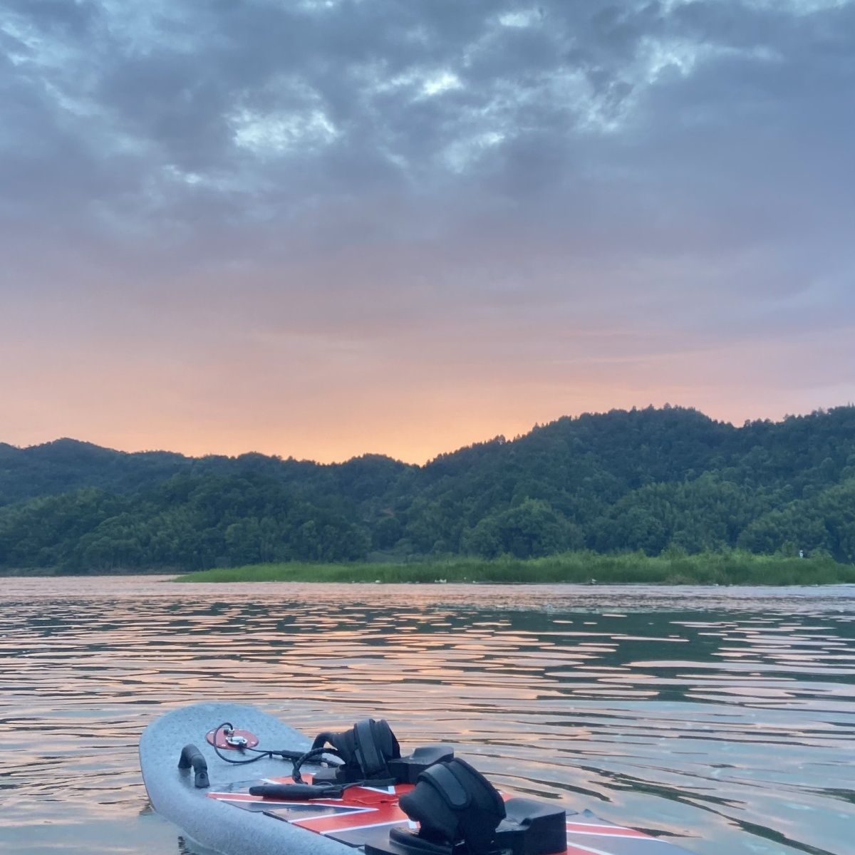 High-Performance Electric Surfboard for Racing and Sports