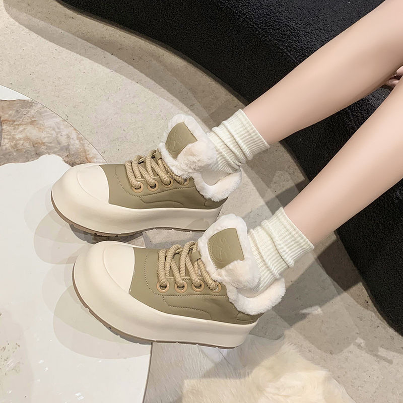 Vintage Luxe: Timeless Women’s Sneakers with a Touch of Luxury 2024