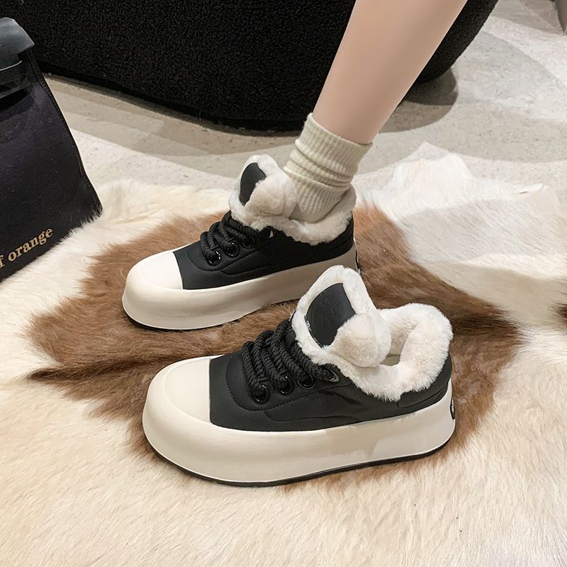 Vintage Luxe: Timeless Women’s Sneakers with a Touch of Luxury 2024