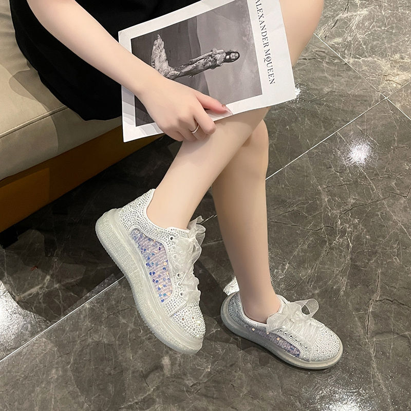 Fashion Fusion: High-End Women’s Sneakers Blending Style and Functionality