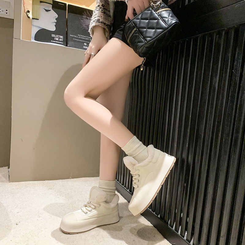 Vintage Luxe: Timeless Women’s Sneakers with a Touch of Luxury 2024