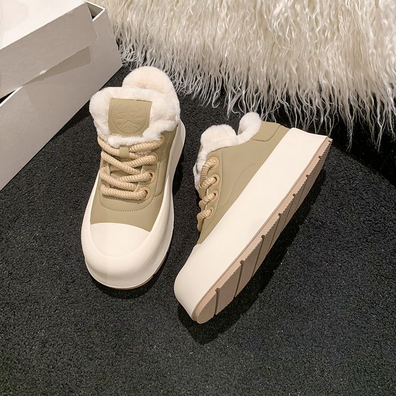 Vintage Luxe: Timeless Women’s Sneakers with a Touch of Luxury 2024