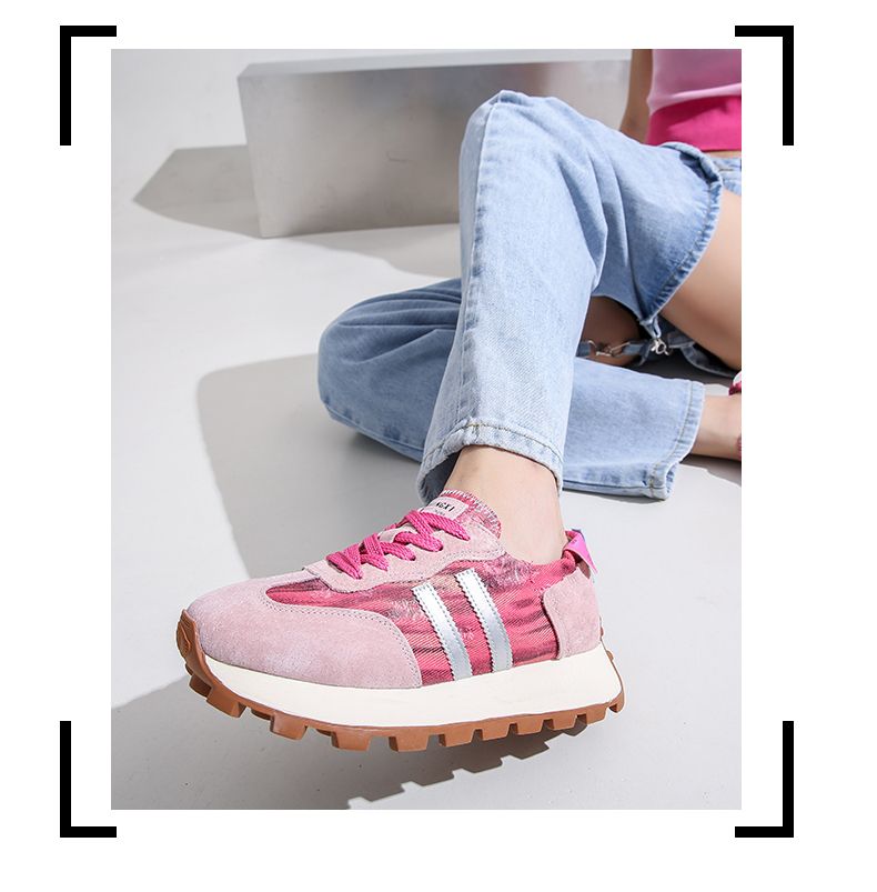 Chic Comfort: Women’s Luxury Leather Sneaker for