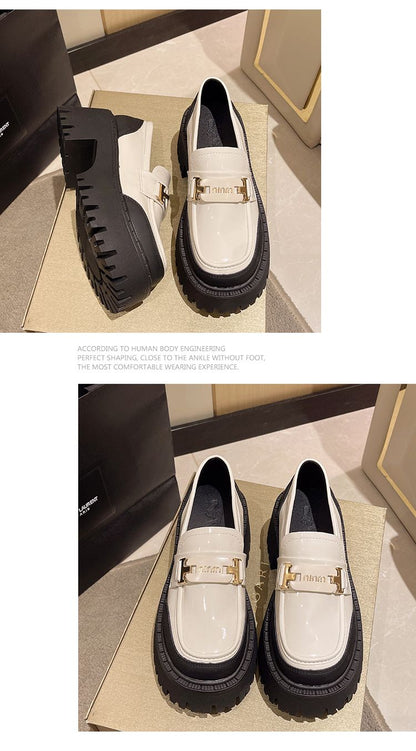 Modern Monochrome: Minimalist Women’s Sneakers in Black and White